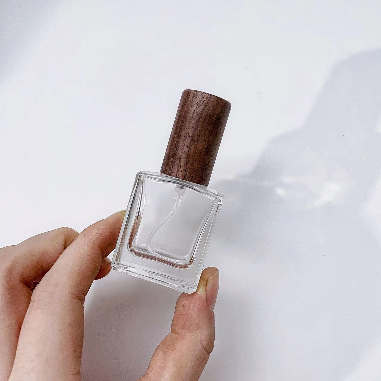زجاجة بخاخ عطر من الزجاج السمي - مراجعة Oud Perfume Spray وسعره