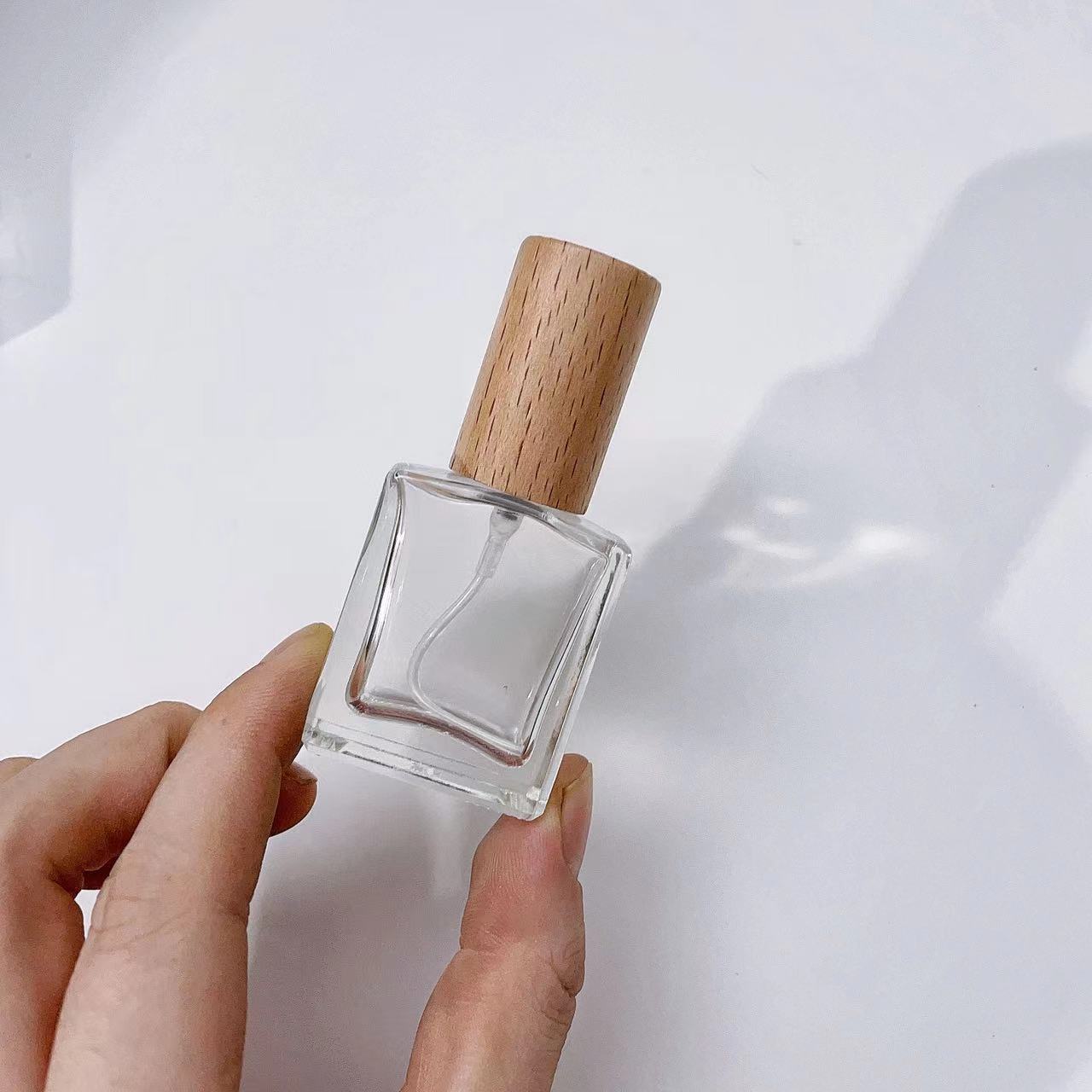 زجاجة بخاخ عطر من الزجاج السمي - مراجعة Oud Perfume Spray وسعره